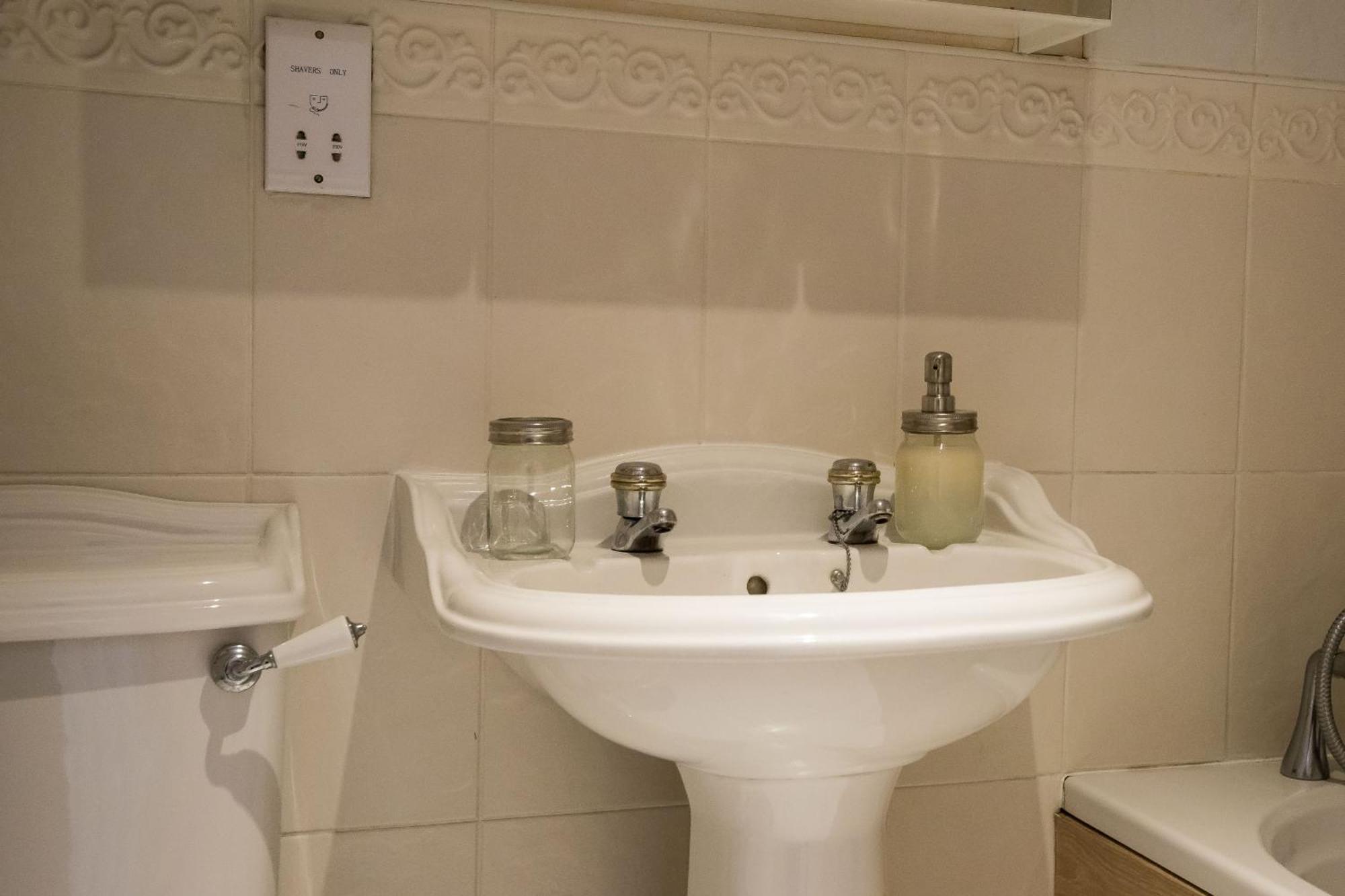 Spacious, 3 Bed House For 6 In Central Chester Hotel Ngoại thất bức ảnh